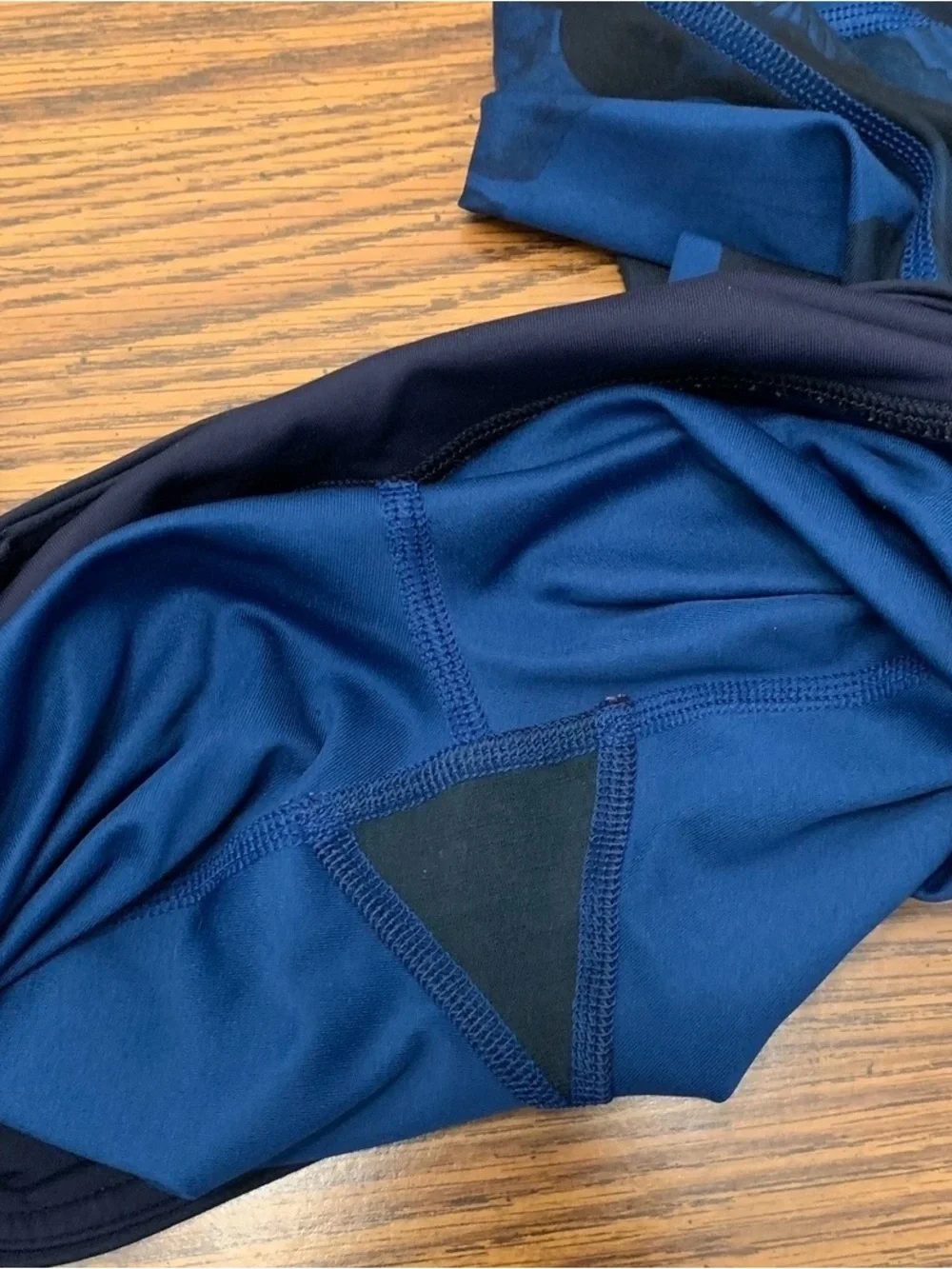 Lululemon Run Inspire Crop 22” Jumbo Inky Blue Floral Inkwell Sz 4 Activewear
